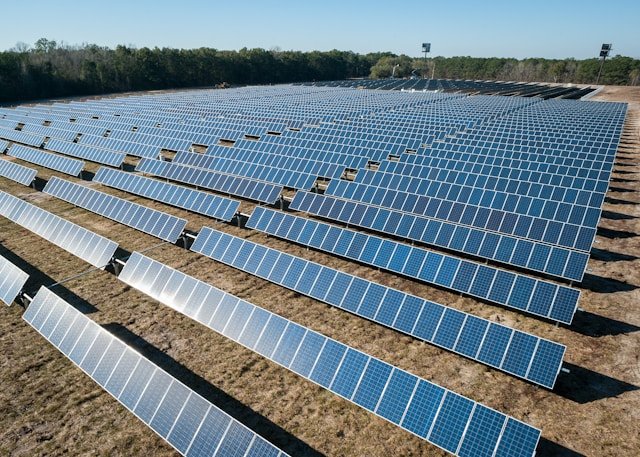 A solar panel field that shows how to generate solar leads